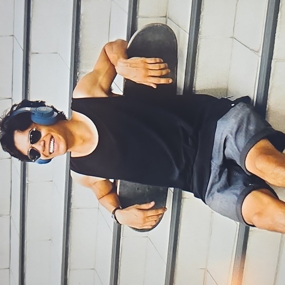 New JBL Tune 720BT- Wireless Over-Ear Headphones 76H Foldable Lightweight Blue - Picture 2 of 12